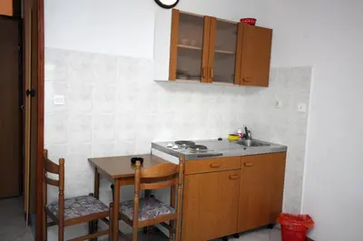 Kuhinja ili čajna kuhinja u objektu Studio Stomorska 5239b