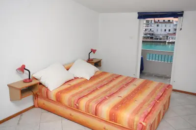 Krevet ili kreveti u jedinici u objektu Apartments by the sea Stomorska, Solta - 5239