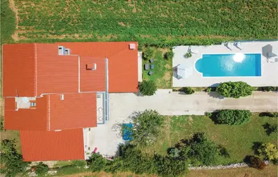 Bazen u objektu Two-Bedroom Apartment In Ostrvica ili u blizini