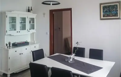 Kuhinja ili čajna kuhinja u objektu Two-Bedroom Apartment In Jesenice