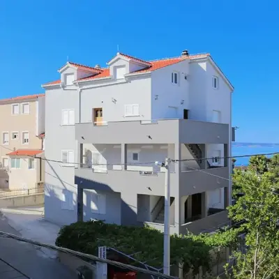 Apartments with parking space Podstrana