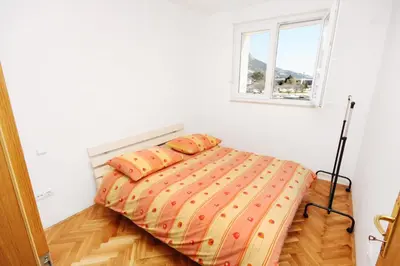 Krevet ili kreveti u jedinici u objektu Apartments by the sea Omis - 6073