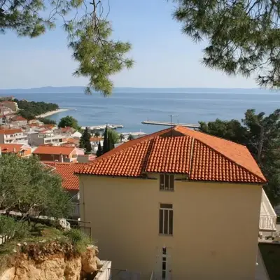 Apartments with a parking space Baska Voda