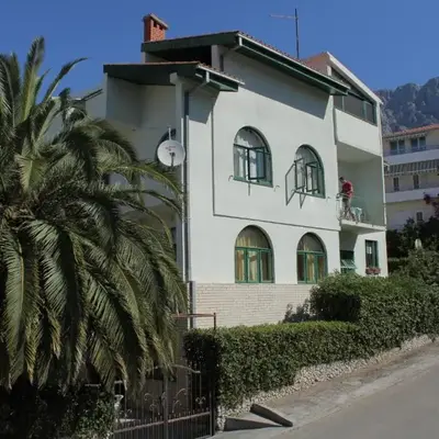 Apartments and rooms with parking space Makarska - 6759