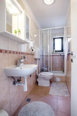 Kupaonica u objektu Family-friendly apartments with swimming pool Podstrana, Split - 7539