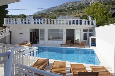 Bazen u objektu Apartments with a swimming pool Zavode, Omis - 11786 ili u blizini