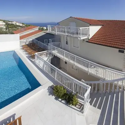 Apartments with a swimming pool Zavode