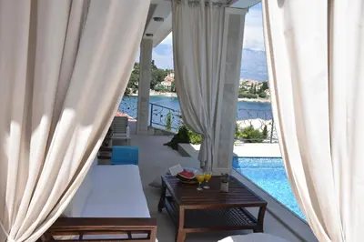 Bazen u objektu Villa Sky with stunning view ili u blizini