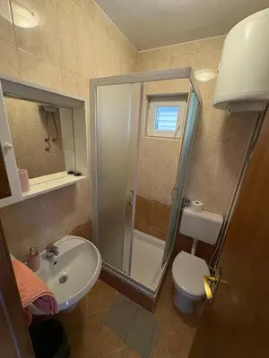 Kupaonica u objektu Rooms Raos