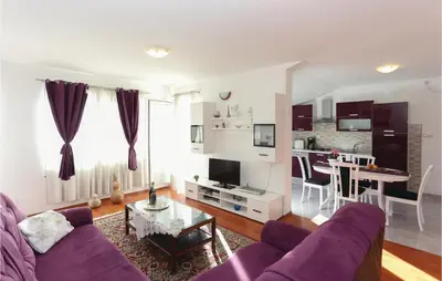 Kuhinja ili čajna kuhinja u objektu Three-Bedroom Apartment In Gata
