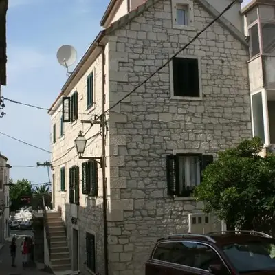 Apartments by the sea Baska Voda