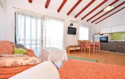Kuhinja ili čajna kuhinja u objektu Two-Bedroom Apartment In Stomorska