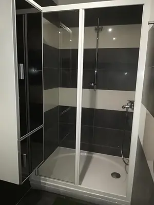 Kupaonica u objektu Apartman Brzović