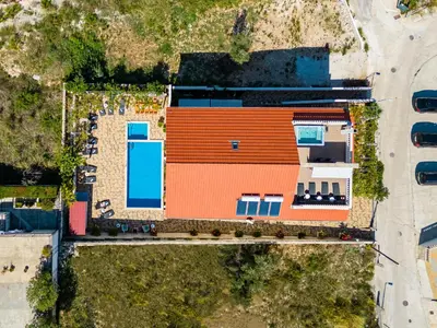 Ptičja perspektiva objekta La Perla Apartments