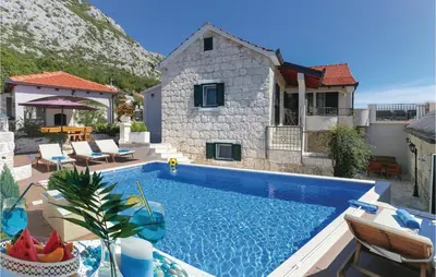 Bazen u objektu Three-Bedroom Holiday Home In Gata ili u blizini