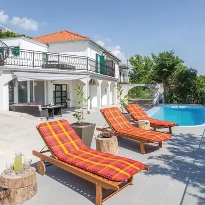 Stunning Home In Brela