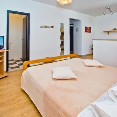 HVAR apartments 8 min to the beach