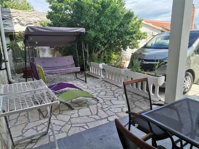 Popločani dio dvorišta ili vanjski dio objekta Apartments Tonka