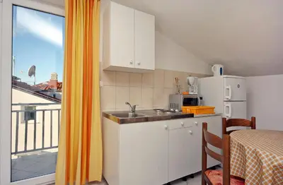 Kuhinja ili čajna kuhinja u objektu Apartments with a parking space Duce, Omis - 3190
