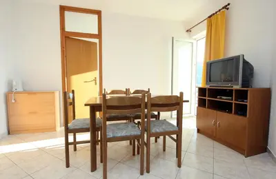 TV i/ili zabavni centar u objektu Apartments with a parking space Duce, Omis - 3190