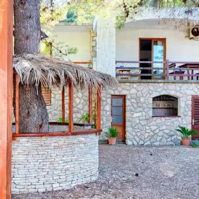 Apartments by the sea Jelsa
