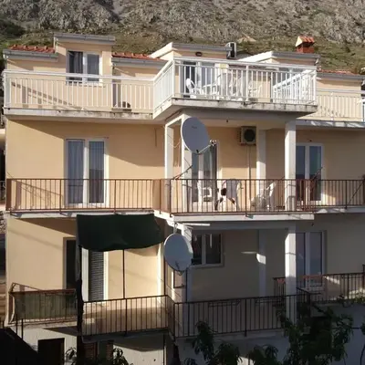 Apartments with a parking space Stanici