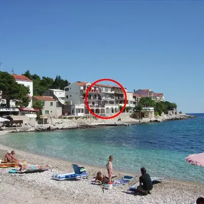 Apartments by the sea Milna