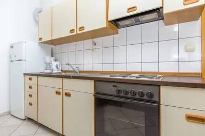 Kuhinja ili čajna kuhinja u objektu Apartment Neda