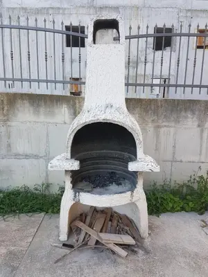 Oprema za roštilj dostupna gostima apartmana