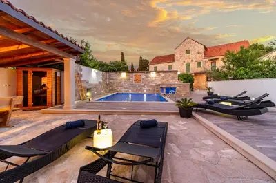 Bazen u objektu Luxury Villa David with a private boat, heated pool, jacuzzi and sauna ili u blizini