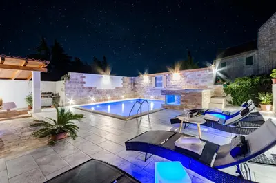 Bazen u objektu Luxury Villa David with a private boat, heated pool, jacuzzi and sauna ili u blizini