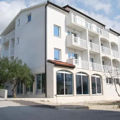 Apart-pansion Promajna