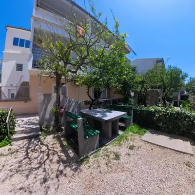 Apartment Dado