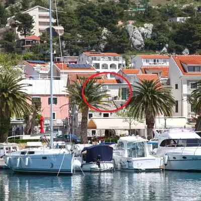 Apartments by the sea Baska Voda