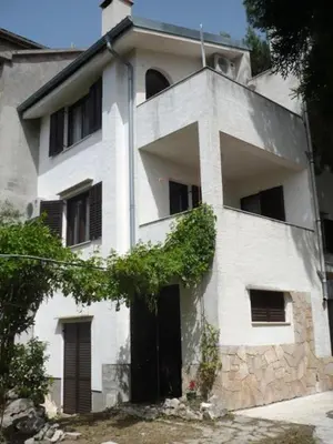 Zgrada u kojoj se nalazi apartman
