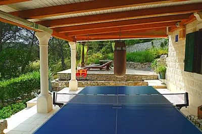 Stolni tenis u objektu Ursa Minor ili u blizini