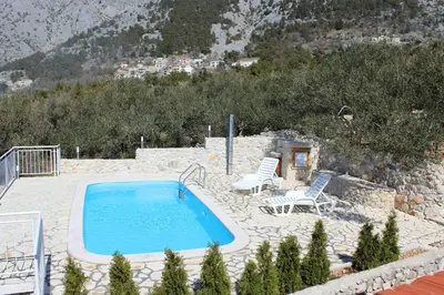 Pogled na planine ili pogled na planine iz vikendica