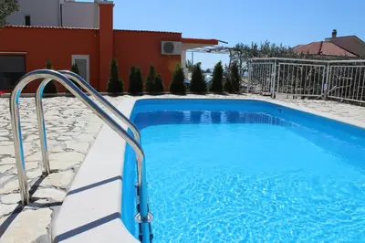 Bazen u objektu Holiday Home Chill Zone ili u blizini