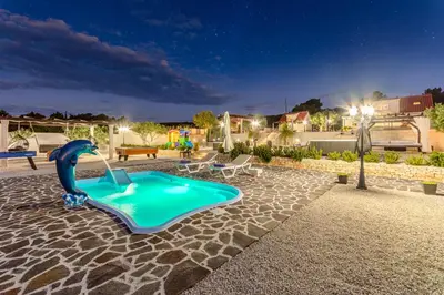 Bazen u objektu Seaside luxury villa with a swimming pool Supetar, Brac - 12371 ili u blizini