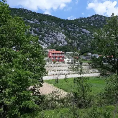 Apartments with a parking space Ostrvica