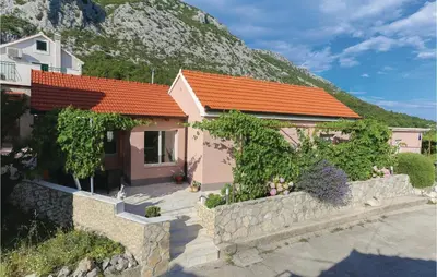 Pogled na planine ili pogled na planine iz vikendica