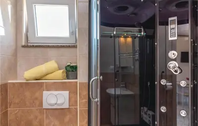 Kupaonica u objektu Two-Bedroom Apartment In Krvavica
