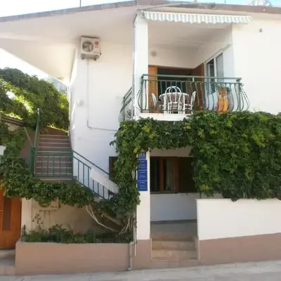 Apartments with a parking space Baska Voda