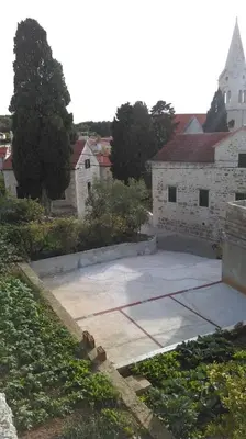 Tereni za tenis i/ili skvoš u sklopu objekta Guest House Marija ili u blizini