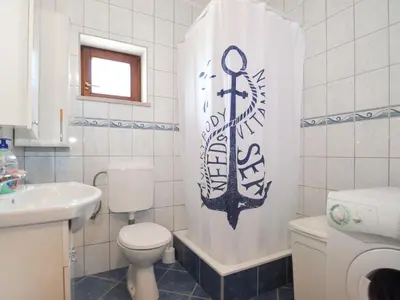 Kupaonica u objektu Apartment Mira-2 by Interhome