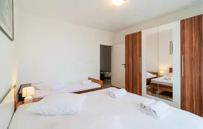Krevet ili kreveti u jedinici u objektu Two-Bedroom Apartment In Podstrana