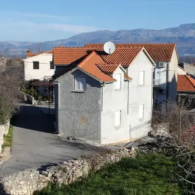 Apartments with parking space Supetar