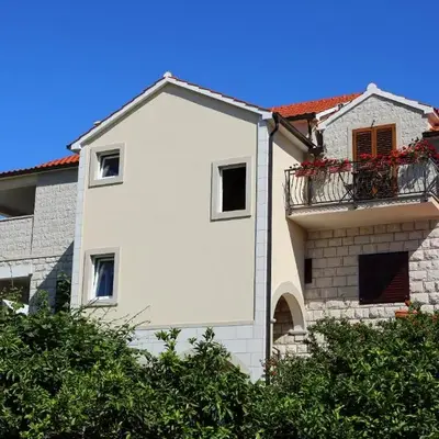Apartments with parking space Supetar