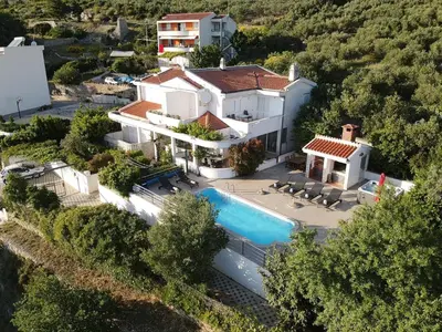 Bazen u objektu Villa Noa ili u blizini