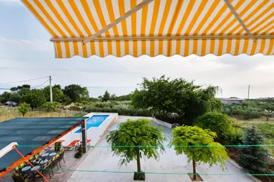 Bazen u objektu Apartments with swimming pool Podstrana, Split - 13393 ili u blizini